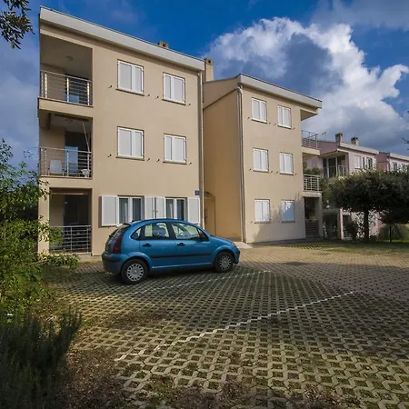 Miadoro 818 Apartman *